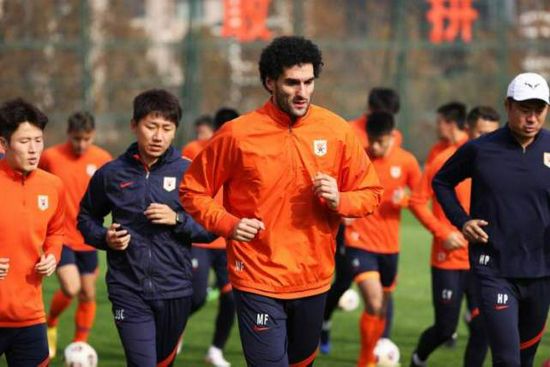 意媒：多纳鲁马不是巴黎非卖品，但因成本太高尤文很难签下他据全尤文报道，多纳鲁马不是巴黎非卖品，但因成本太高，尤文很难签下他。